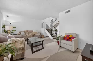 Photo #5: 226085396 Listing