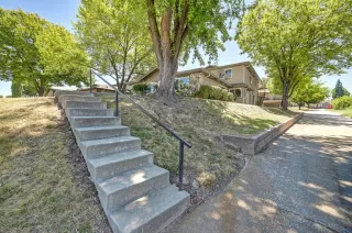 Photo #2: 226085669 Listing