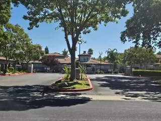 Photo #3: 226085711 Listing