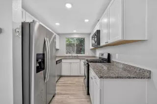 Photo #3: 226085745 Listing