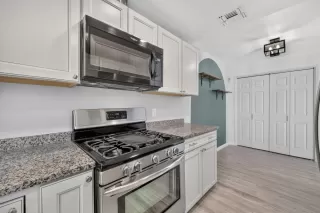Photo #5: 226085745 Listing