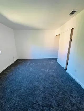 Photo #4: 226086368 Listing