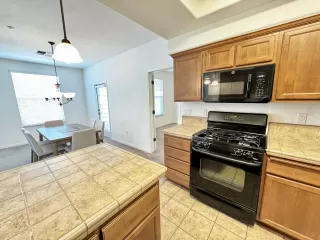 Photo #2: 226086558 Listing