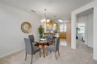 Photo #6: 226086849 Listing