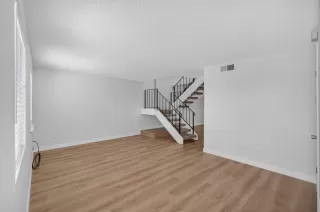 Photo #2: 226087053 Listing