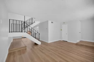 Photo #4: 226087053 Listing