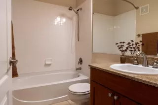 Photo #4: 226088402 Listing