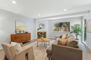 Photo #4: 226088555 Listing