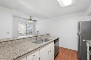 Photo #4: 226088734 Listing