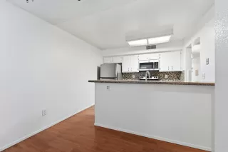 Photo #6: 226088734 Listing