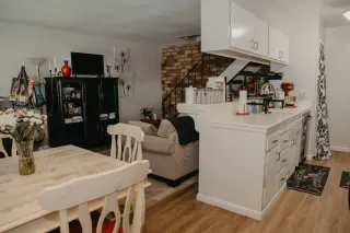 Photo #4: 226088839 Listing