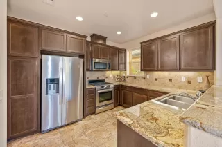 Photo #5: 226089087 Listing