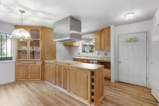 Photo #3: 226089292 Listing