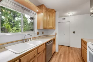Photo #6: 226089292 Listing