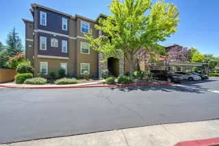 Photo #3: 226089297 Listing 