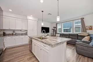 Photo #6: 226089821 Listing