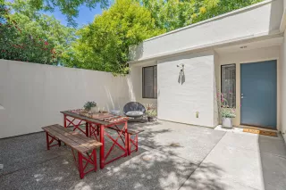 Photo #2: 226089882 Listing