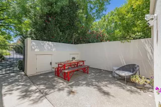 Photo #3: 226089882 Listing