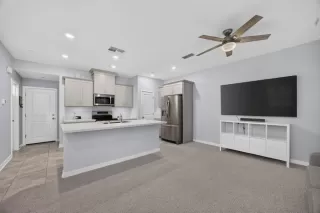 Photo #2: 226089999 Listing