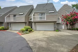 Photo #2: 226090470 Listing