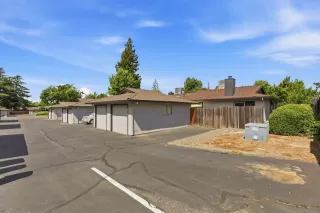 Photo #3: 226090491 Listing