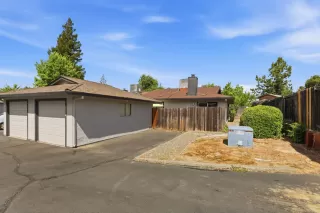 Photo #4: 226090491 Listing