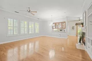 Photo #3: 226090695 Listing