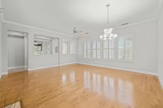 Photo #4: 226090695 Listing