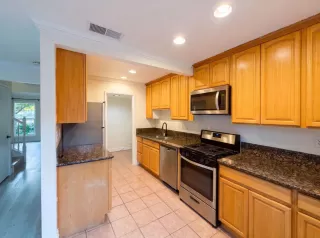 Photo #1: 226090971 Listing