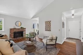 Photo #3: 226091034 Listing