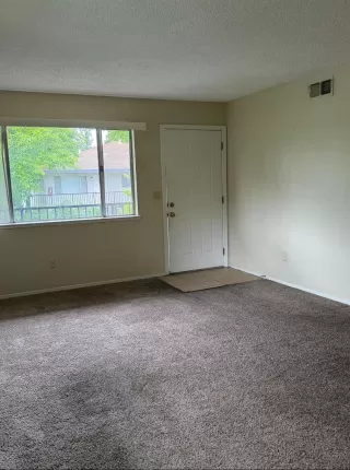 Photo #4: 226091096 Listing