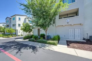 Photo #2: 226091183 Listing