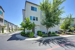 Photo #3: 226091183 Listing