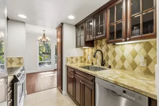 Photo #2: 226091307 Listing
