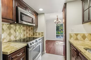 Photo #3: 226091307 Listing