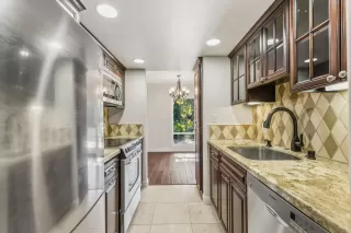 Photo #4: 226091307 Listing