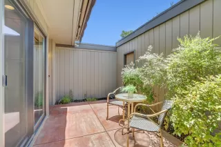 Photo #2: 226091651 Listing