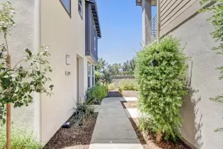 Photo #2: 226091810 Listing