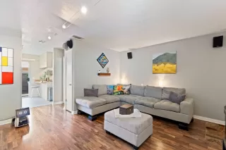 Photo #2: 226091878 Listing