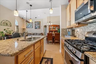 Photo #1: 226091924 Listing