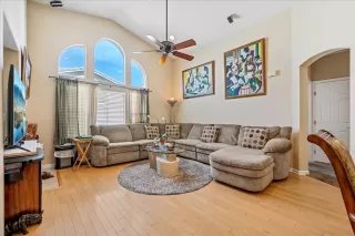 Photo #4: 226091924 Listing