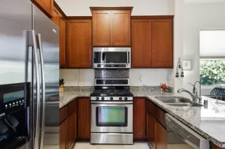 Photo #2: 226092396 Listing