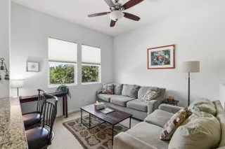 Photo #4: 226092396 Listing