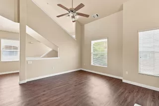 Photo #4: 226092656 Listing