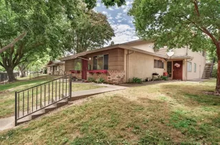 Photo #2: 226093096 Listing