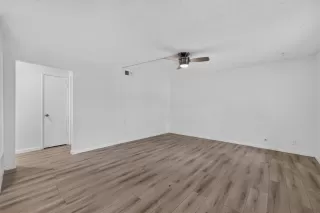 Photo #4: 226093096 Listing