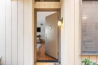 Photo #3: 226093104 Listing