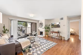Photo #4: 226093104 Listing