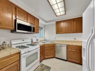 Photo #5: 226093486 Listing