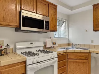 Photo #6: 226093486 Listing